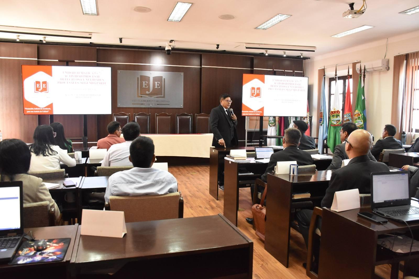 EJE DESARROLLA UNIDADES TEMÁTICAS SOBRE PROCESOS JUDICIALES, JUICIO ORAL Y SISTEMA DE RECURSOS