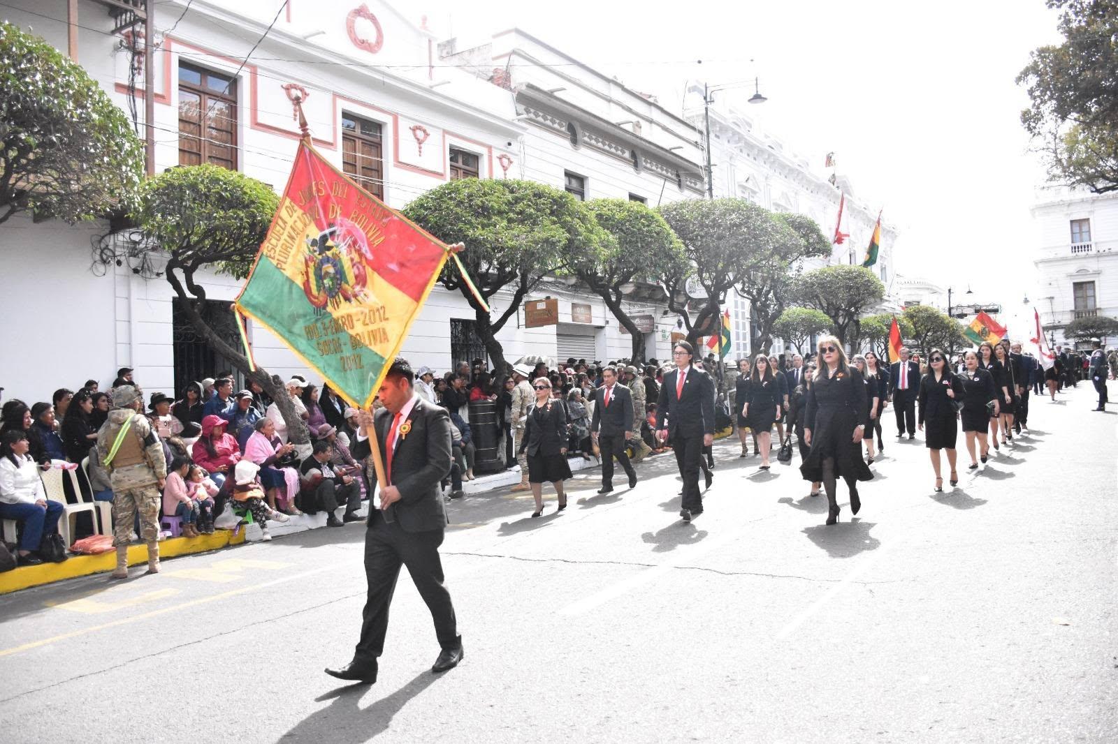 EJE PARTICIPA EN DESFILE CÍVICO POR LOS 217 AÑOS DE LA GESTA LIBERTARIA DE CHUQUISACA