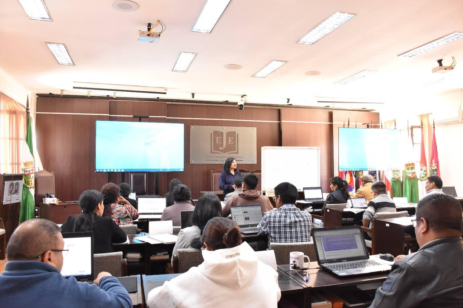 EJE FORTALECE LA FORMACIÓN JUDICIAL ESPECIALIZADA CON LA PARTICIPACIÓN DE VOCAL DEL TDJ DE LA PAZ EN MÓDULO ACADÉMICO