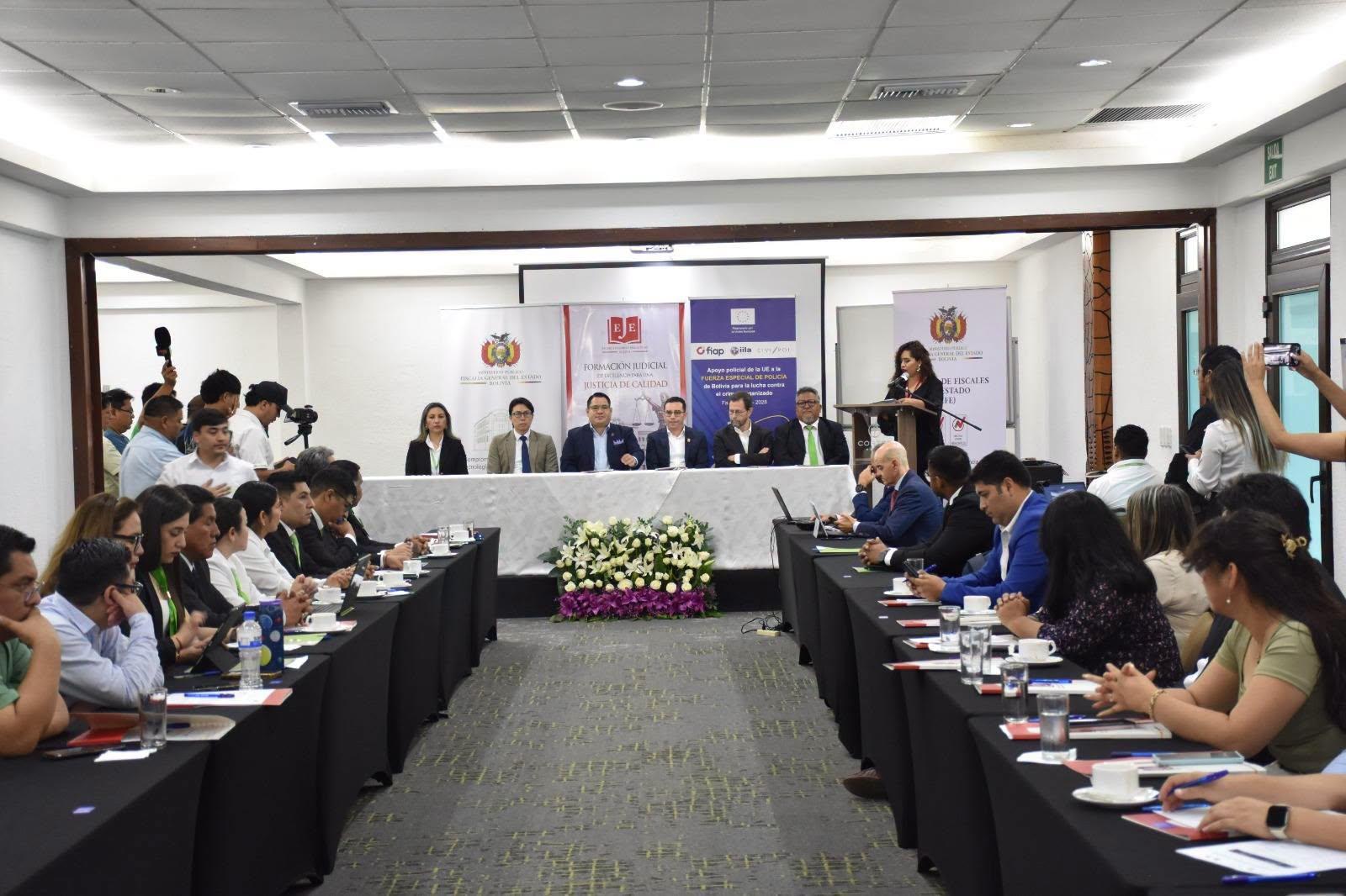 𝐄𝐒𝐂𝐔𝐄𝐋𝐀 𝐃𝐄 𝐉𝐔𝐄𝐂𝐄𝐒 𝐃𝐄𝐋 𝐄𝐒𝐓𝐀𝐃𝐎 𝐅𝐎𝐑𝐓𝐀𝐋𝐄𝐂𝐄 𝐋𝐀 𝐅𝐎𝐑𝐌𝐀𝐂𝐈Ó𝐍 𝐉𝐔𝐃𝐈𝐂𝐈𝐀𝐋 𝐄𝐍 𝐋𝐀 𝐋𝐔𝐂𝐇𝐀 𝐂𝐎𝐍𝐓𝐑𝐀 𝐄𝐋 𝐂𝐑𝐈𝐌𝐄𝐍 𝐎𝐑𝐆𝐀𝐍𝐈𝐙𝐀𝐃𝐎
