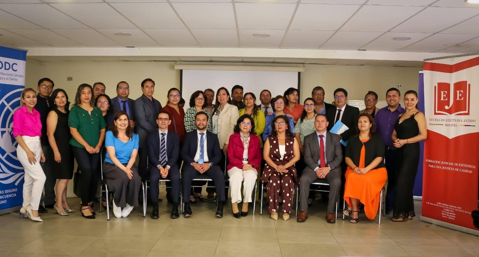 ESCUELA DE JUECES DEL ESTADO CONCLUYE EXITOSAMENTE CAPACITACIÓN PARA FORTALECER EL JUZGAMIENTO DE DELITOS DE CORRUPCIÓN EN COCHABAMBA
