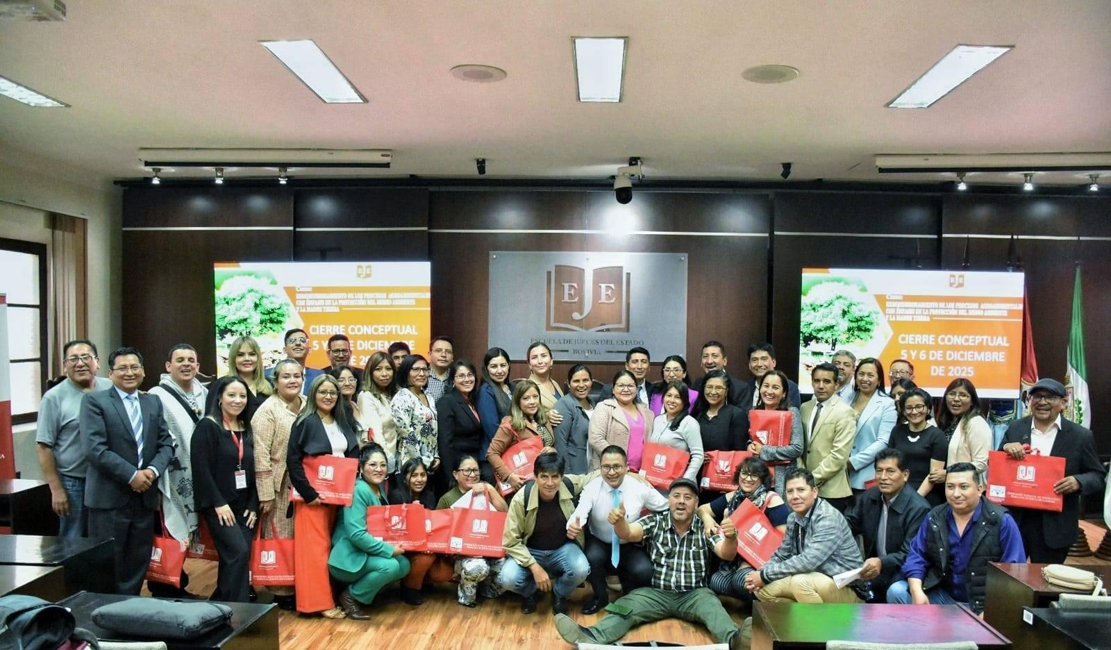 ESCUELA DE JUECES DEL ESTADO FORTALECE LA FORMACIÓN EN JUSTICIA AGROAMBIENTAL CON CURSO ESPECIALIZADO