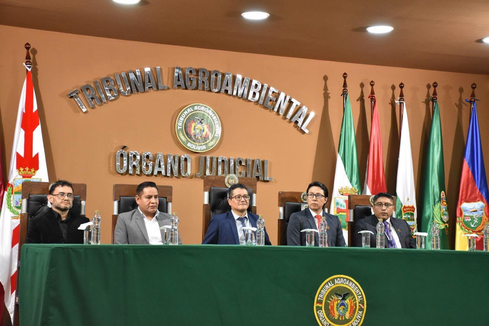𝐃𝐈𝐑𝐄𝐂𝐓𝐎𝐑 𝐃𝐄 𝐋𝐀 𝐄𝐒𝐂𝐔𝐄𝐋𝐀 𝐃𝐄 𝐉𝐔𝐄𝐂𝐄𝐒 𝐃𝐄𝐋 𝐄𝐒𝐓𝐀𝐃𝐎 𝐏𝐀𝐑𝐓𝐈𝐂𝐈𝐏𝐀 𝐄𝐍 𝐂𝐔𝐑𝐒𝐎 𝐒𝐎𝐁𝐑𝐄 𝐀𝐂𝐂𝐈𝐎𝐍𝐄𝐒 𝐀𝐌𝐁𝐈𝐄𝐍𝐓𝐀𝐋𝐄𝐒