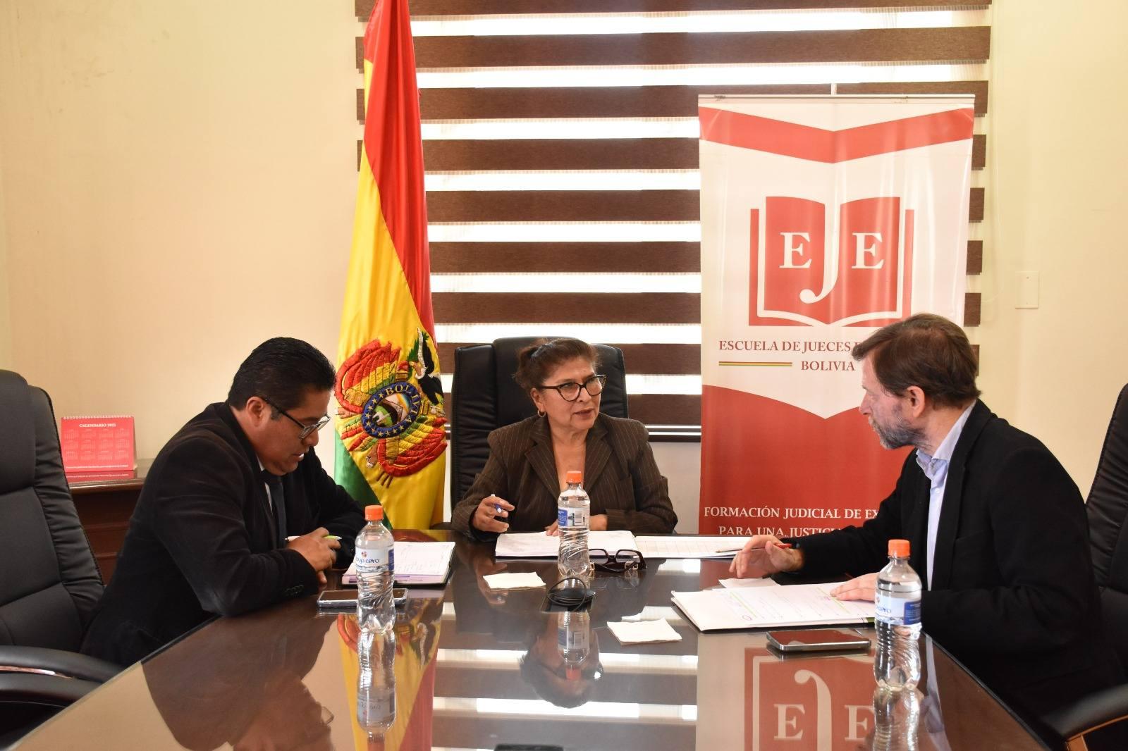 EJE Y ESCUELA DE FISCALES COORDINAN ACCIONES PARA FORTALECER LA CAPACITACIÓN DE OPERADORES DE JUSTICIA